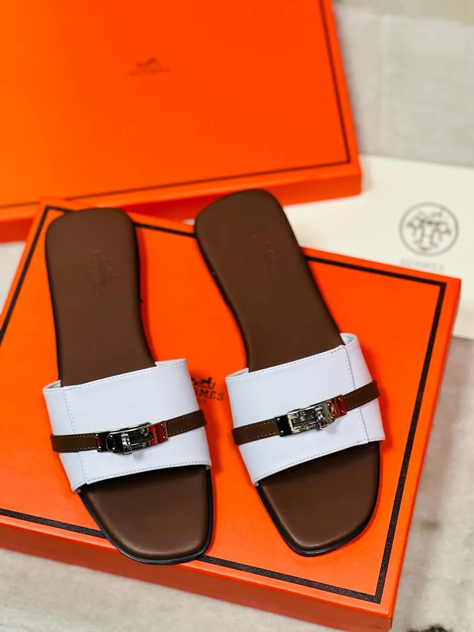 𝐇 Kelly Lock Giulia Flat Sandals