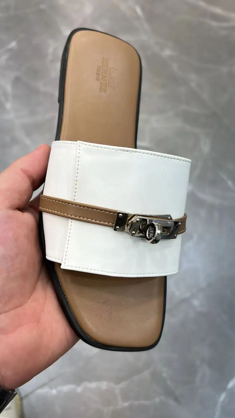 𝐇 Kelly Lock Giulia Flat Sandals