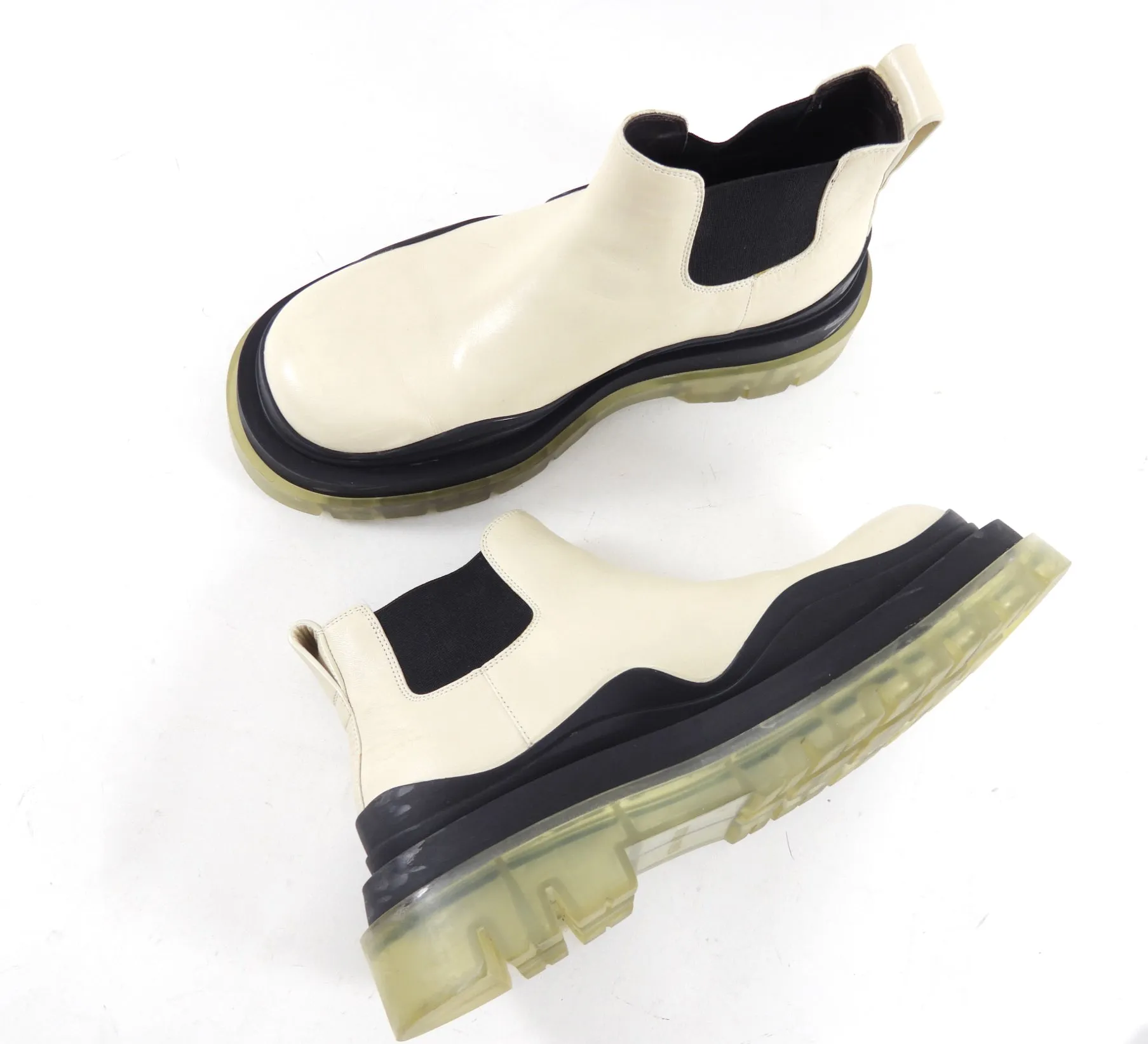 Bottega Veneta Ivory Leather Tire Ankle Boots - 39