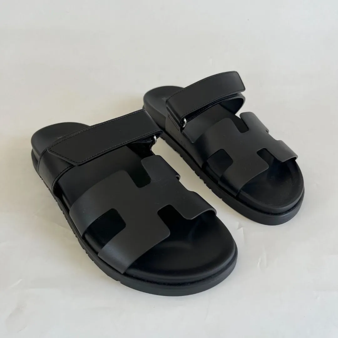 Hermès Black Chypre Sandals . 44.5